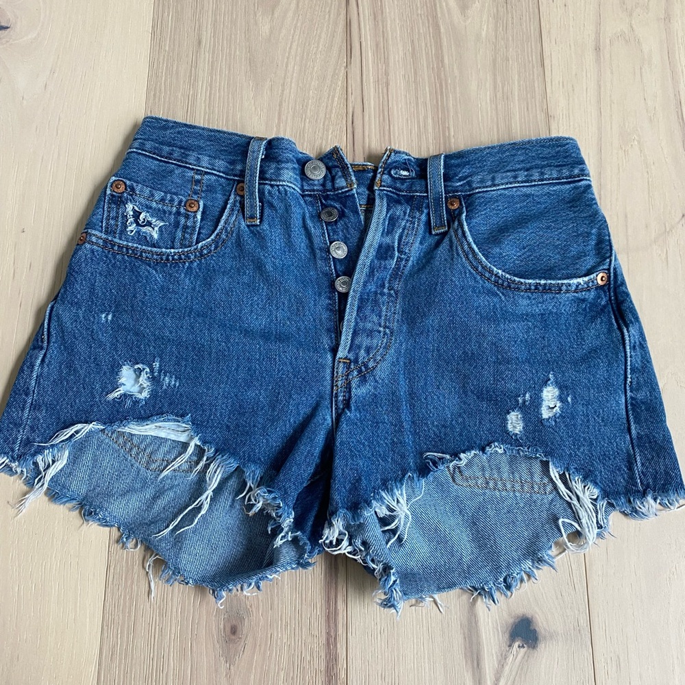 High waisted jean shorts- stretchy- Levi’s W24